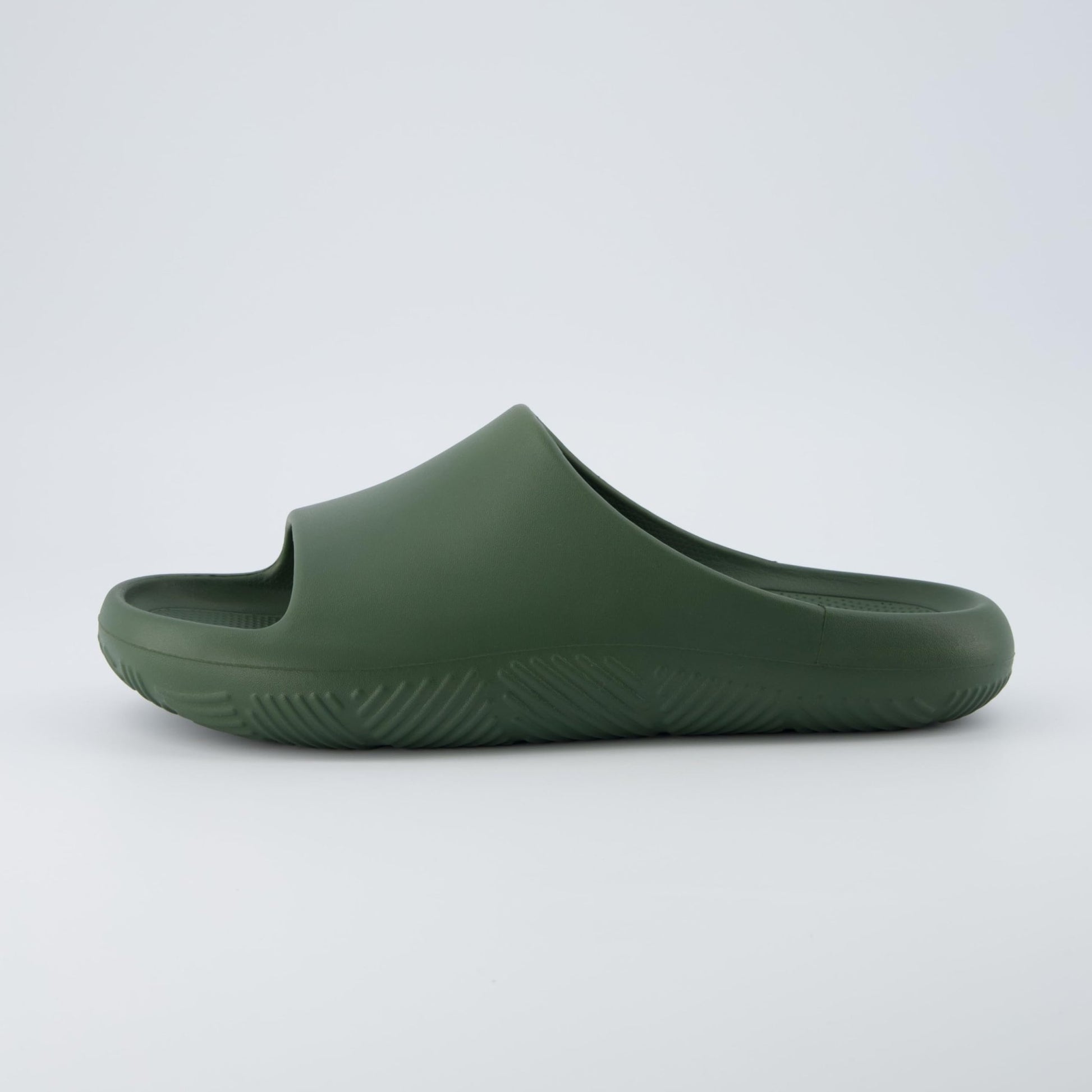 CUSHIONAIRE Men's Galaxy pool slides with +Comfort, Olive 8 - THE BEAUTY ANATOMY
